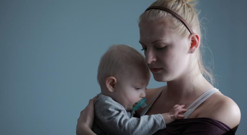 „Arra is képtelen voltam, hogy megetessem” – Megrázó történetek a szülés utáni depresszióról