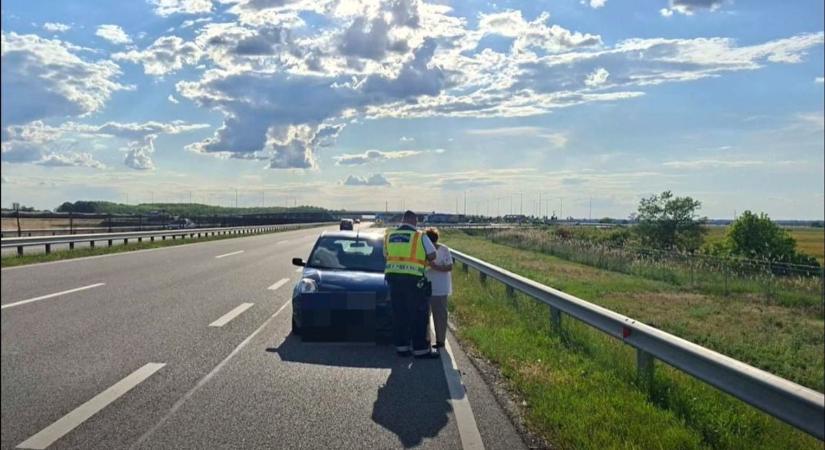 Hajszálon múlt a tragédia, 40 kilométeren át ment szemben a forgalommal az idős nő – videóval