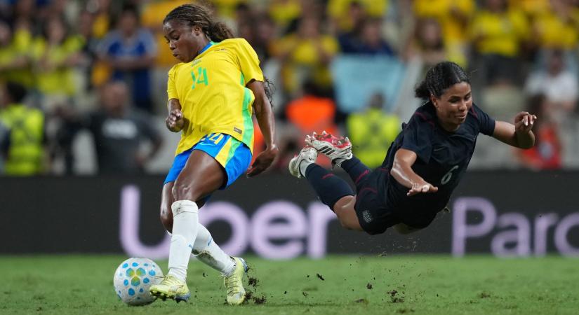 A nyolc piros lap árnyékában: Verekedések és botrányos végjáték a brazil-amerikai meccsen - videó