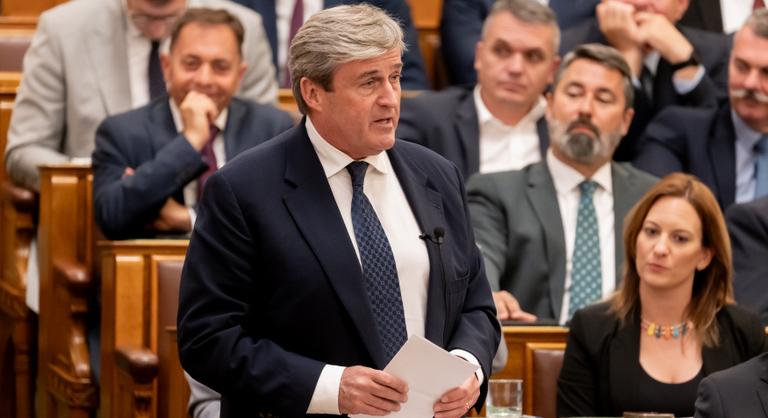 Kapitány István bejelentette, hogy nagy lépést tettek az ország biztonságosabb energiaellátásért