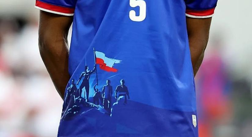 Módosítania kellett a haiti válogatott mezén