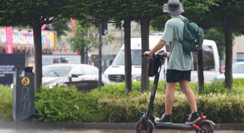 Rollerkorlátozás! Július elsejétől helyezik ki az új táblákat Hajdúszoboszlón – tisztázta a polgármester a szabályokat