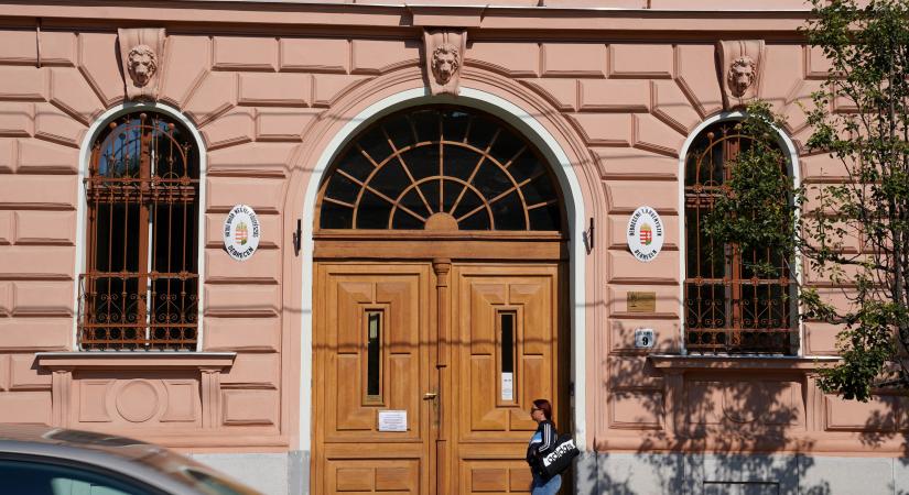 Milliókat fizetett, hogy bírósági végrehajtó legyen