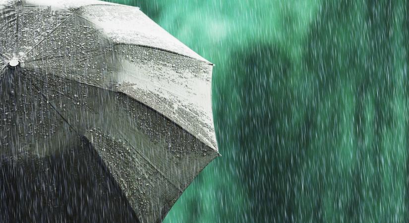 Narancssárga riasztást adtak ki, tombol az ítéletidő Magyarországon: jégeső és felhőszakadás zúdul ránk
