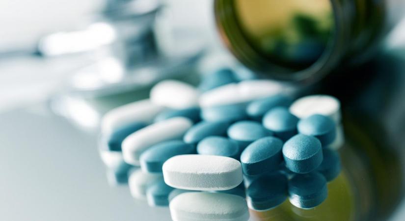 Évi egymilliárd forintos bevételre tettek szert tiltott potencianövelőkkel kereskedő férfiak, a gyanúsítottak között van egy ismert magyar testépítő