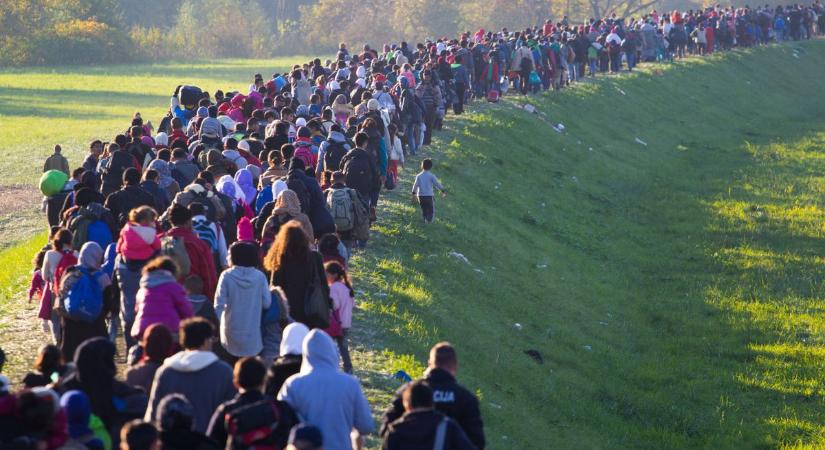 Péntektől életbe lép a migrációs paktum (videó)