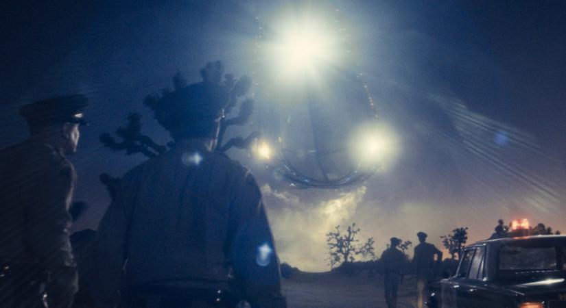 A leleplezés napja-kritikák: Megérte várni Spielberg új sci-fijére? Már a héten a mozikban!