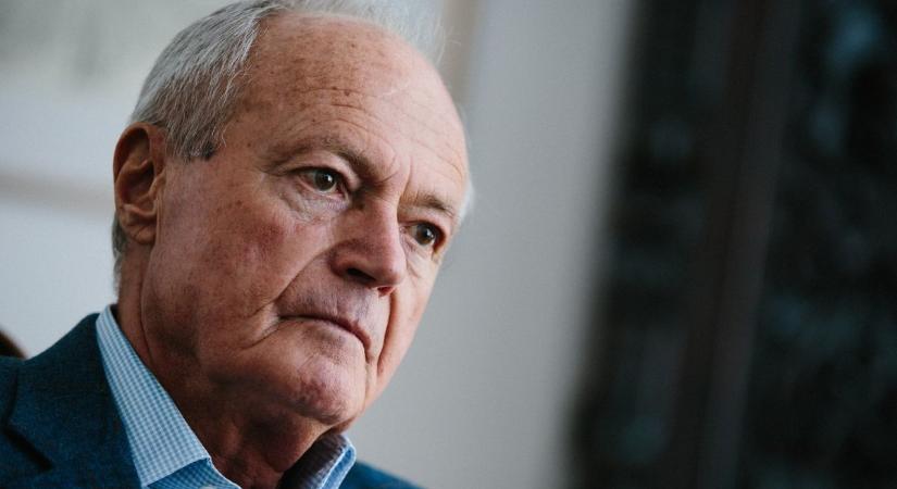 Medgyessy Péter: A kormányzást nem helyettesítheti a facebookozás