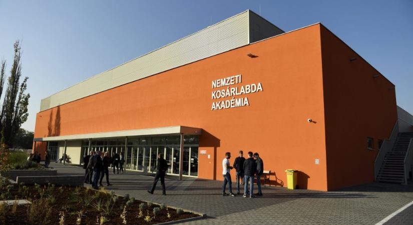 Menesztették a pécsi kosárlabda-akadémia gyógytornászát, miután egy kislány kamuprofiljával lebuktatták