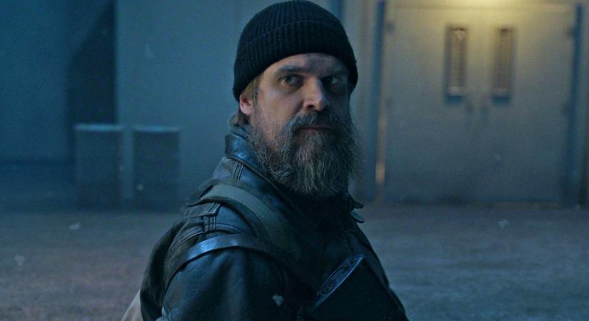 "Szeretem őt, ő is szeret engem": David Harbour tisztázta, mi történt köztük Millie Bobby Brownnal, ami miatt "hamisan" zaklatással vádolták meg