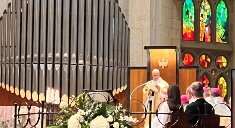Felevatta a pápa világ legmagasabb templomának legmagasabb tornyát