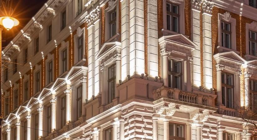 Ilyen nincs: magyar luxushotelt választottak a világ egyik legjobbjának, legendás épületben működik – eláraszthatják a külföldi turisták