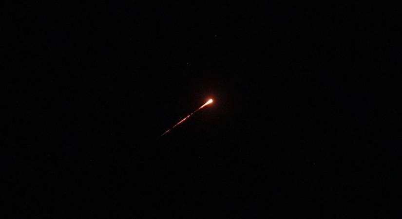 Lángokban a Közel-Kelet: Az USA Iránt bombázza, Teherán az amerikai szövetségeseket lövi