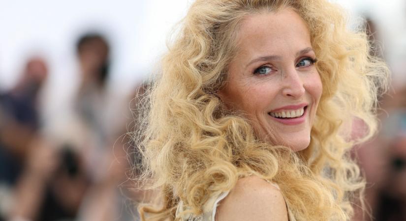 Gillian Anderson ennek az olcsó, drogériában kapható arckrémnek köszönheti fiatalos arcbőrét
