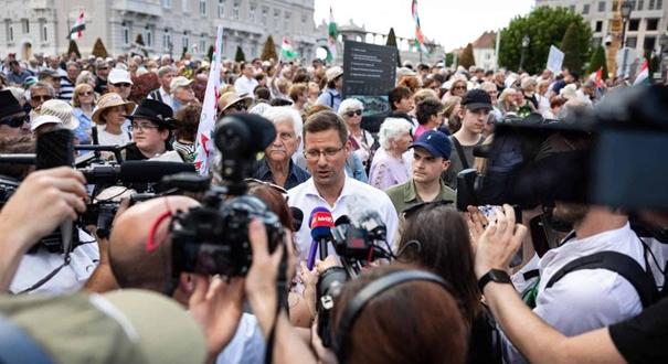 Lekonyuló szimbólumok és politikai impotencia: A Fidesz végóráinak anatómiája