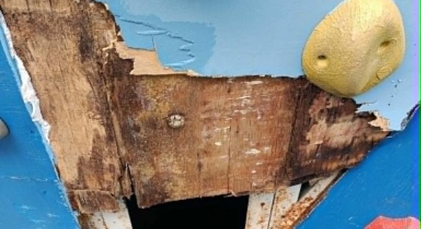 Leszakadt burkolat, tátongó lyuk: balesetveszélyes lehet a Sportliget mászófala?