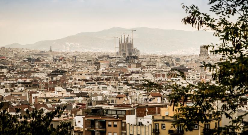 Történelmi pillanat Barcelonában: 144 év után elérte végső magasságát a Sagrada Família