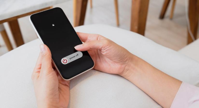 Milyen gyakran kell újraindítani a mobiltelefonunkat? A szakértők szerint többször, mint hinnénk