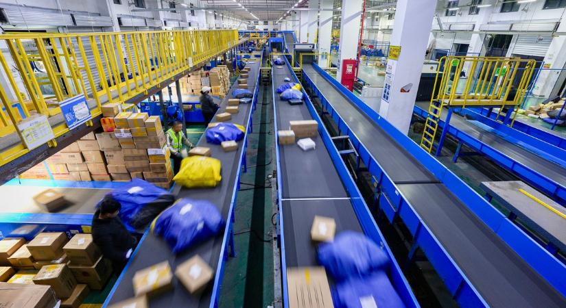 Fontos vámszabályra figyelmeztet a NAV: ez átírja az online vásárlás eddig megszokott tarifáit