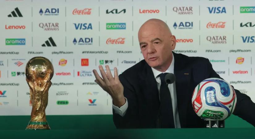 Reagált a FIFA elnöke a világbajnokság kritikáira: Csak nyugodjatok meg, lazuljatok el!