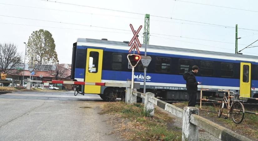 Minden utas rémálma: egyszerre dőlt két dolog reggel az egri vonat elé!