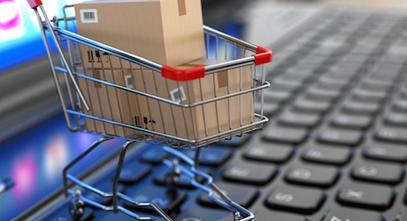Átlépte a 2000 milliárdos határt az online kiskereskedelem