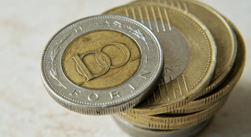 Árfolyam: Kicsit másnapos a forint, de még kikúrálhatja magát
