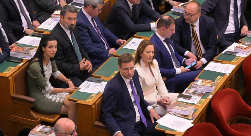 Határozati javaslatban utasítaná el a Fidesz és a KDNP a migrációs paktumot