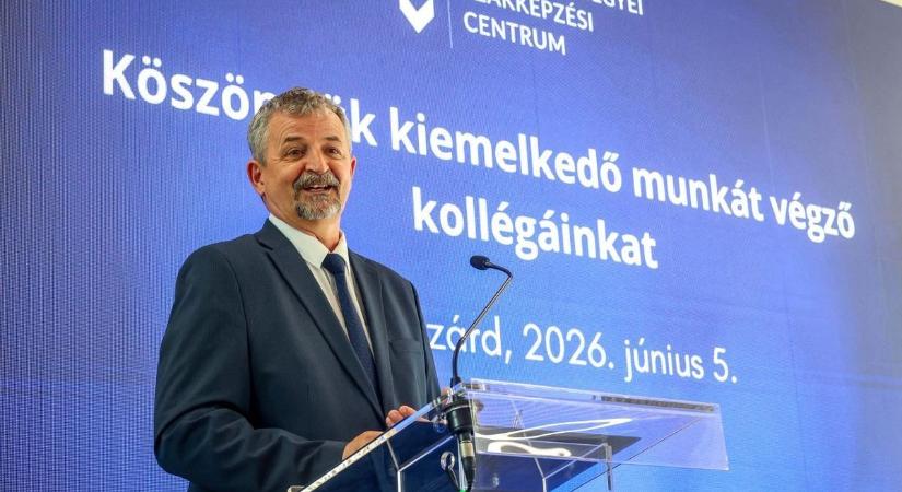 A jövő mestereit nevelik: díjazták a Tolna vármegyei szakképzés legkiválóbb oktatóit (videó)