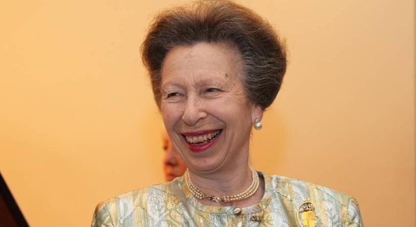 Anna hercegnő fia megnősült: ápolónőként dolgozó párja meseszép volt az esküvőn