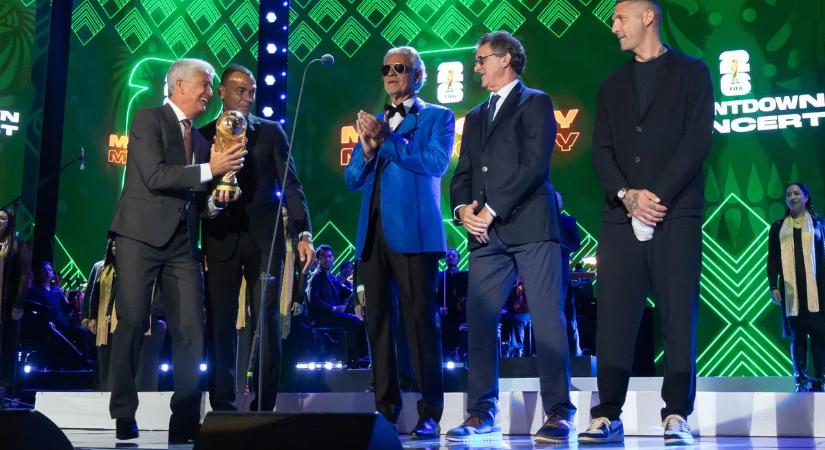 Andrea Bocelli is fellép a világbajnokság mexikói megnyitóján