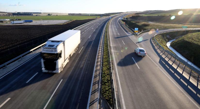 Súlyos baleset történt az M5-ösön: lezárták a Budapest felé vezető oldalt