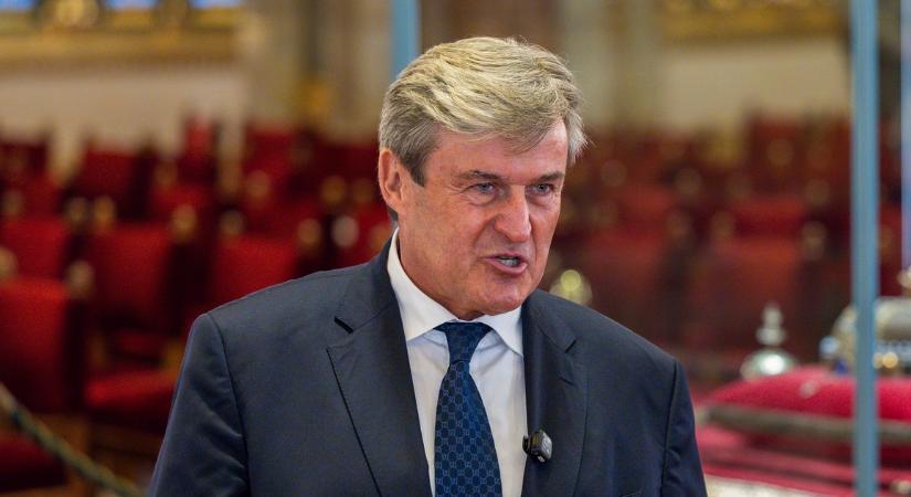 Kapitány István kifelejtett a vagyonnyilatkozatából egy balatoni luxusvillát