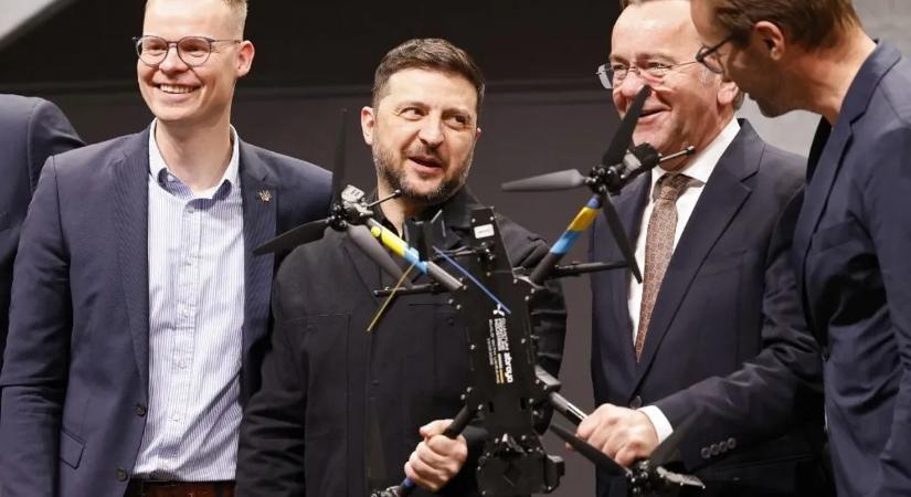 Szorul a hurok: Oroszország nem bír az ukrán drónrajokkal  videó