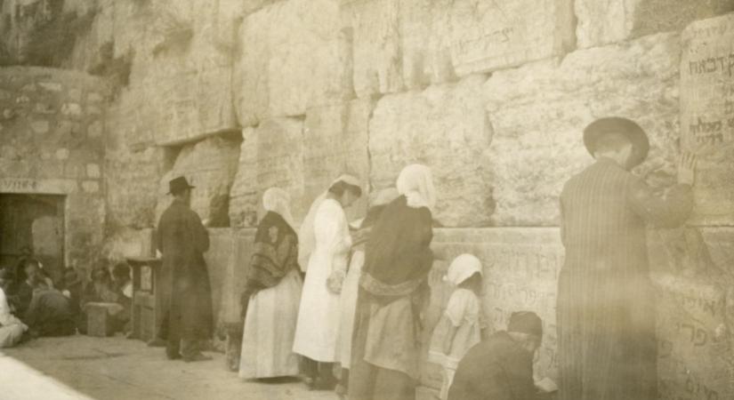 A jeruzsálemi múzeum a Siratófalat bemutató fotókiállítással készül 1967 hatvanadik évfordulójára