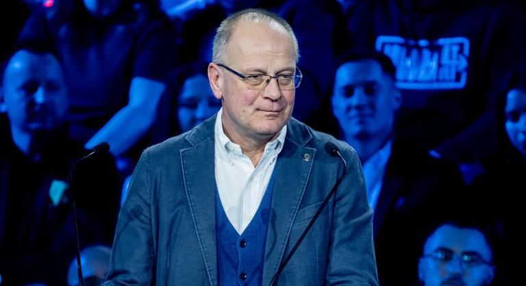 Navracsics Tibor két történetről is beszámolt, ami szerint tiszás politikusok elrakatták a telefonokat