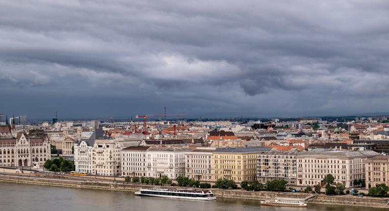 Országszerte sok munkát ad a tűzoltóknak az éjszakai vihar: több mint százhetven káresetet számoltak fel