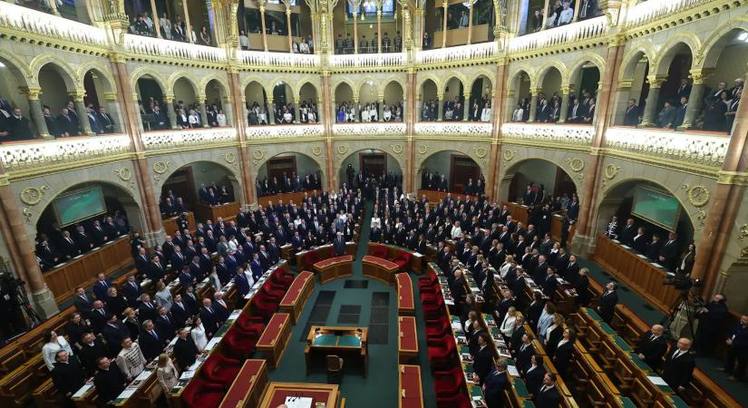 A kormány év végéig meghosszabbítja a diákhitel kamatstopot