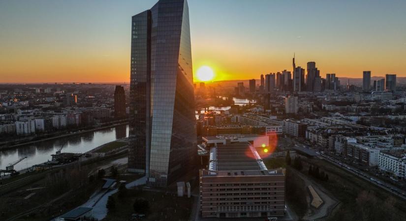 Súlyos döntés előtt áll Christine Lagarde csapata, a Szabadság téren is feszülten figyelnek ma