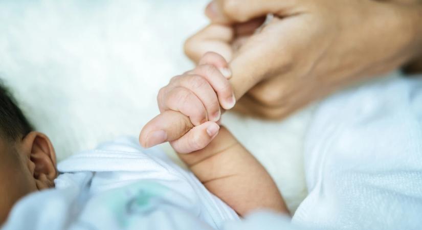 Enyhítené a babaváró hitelesek terheit a kormány – eddig kapnak haladékot