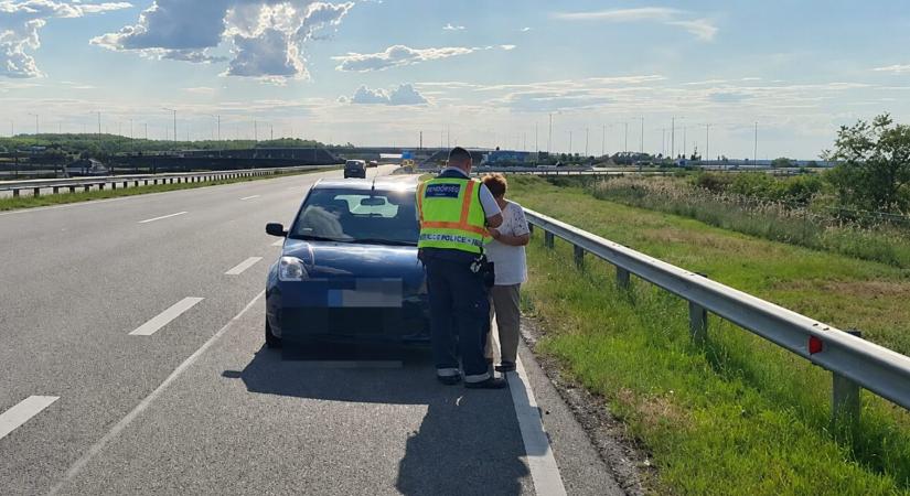 40 kilométert ment forgalommal szemben az M44-es autóúton egy néni