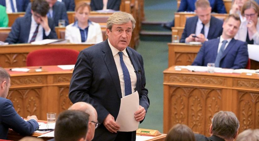 Kapitány István vagyonnyilatkozatából kimaradt egy balatoni luxusvilla haszonélvezeti joga