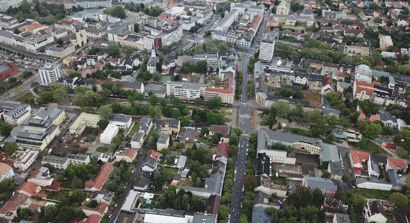 Óriási a felháborodás: újabb forgalmas utcákon van forgalmirend-változás Nyíregyházán. Figyelmesen vezessen, nehogy büntetés legyen a vége!