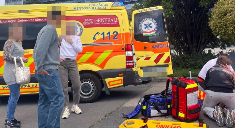 Ezért riasztották a mentőket a győri térhez - fotók