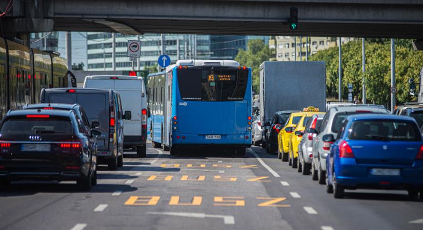 Új buszsávok épülnek Budapesten, itt dolgoznak