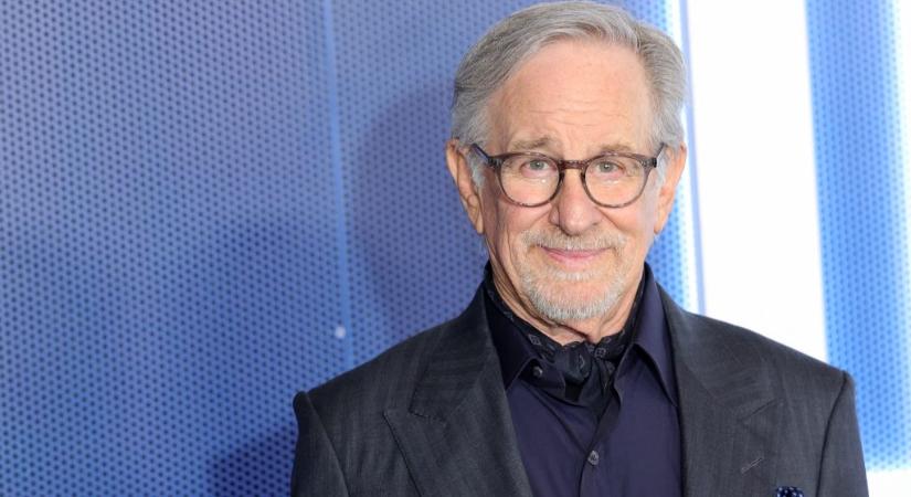 Steven Spielberget kétszer is lepattintotta a James Bond-filmek producere, de jól jött ki a dologból