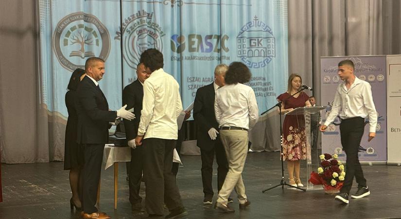Átvették diplomáikat az Egán Ede Szakképzési Centrum végzősei