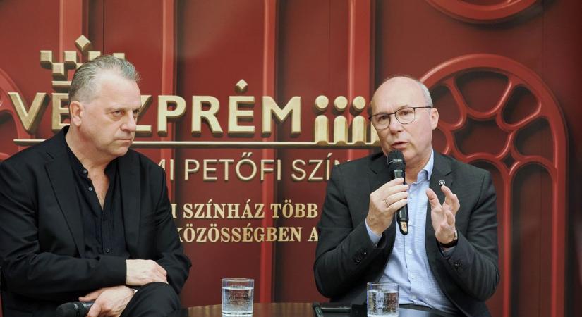 Forgalomkorlátozás és járdalezárás jön: folytatódik a Veszprémi Petőfi Színház felújítása