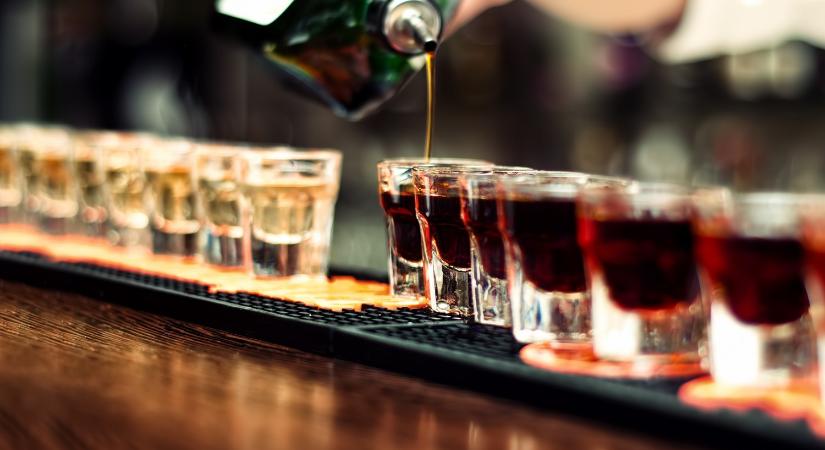 Kimegy a divatból a bor és a sör: földbe állt az alkoholfogyasztás, több ok áll a háttérben