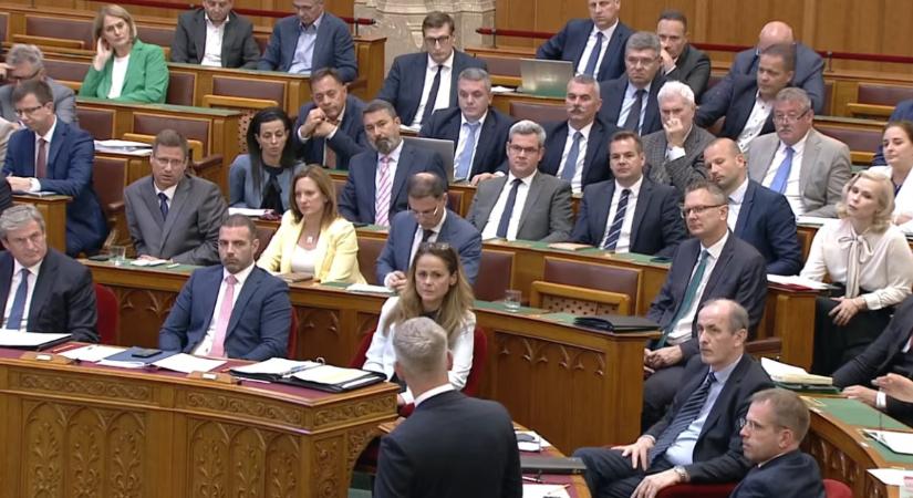 Nyolc évben korlátozhatja a miniszterelnöki tisztség betöltését az Országgyűlés